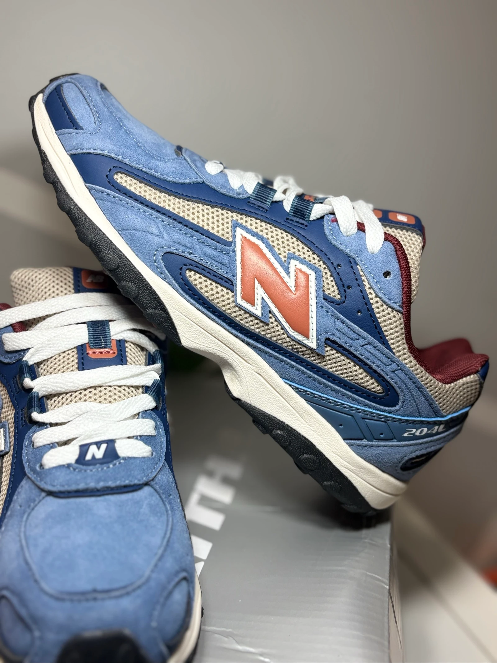 New Balance 204L Jeans Size 41.5 – photo 2
